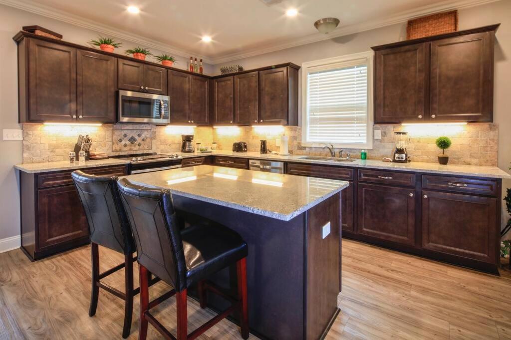 Luxury 2 Bedroom Townhouse #3 Лейк Чарльз Экстерьер фото