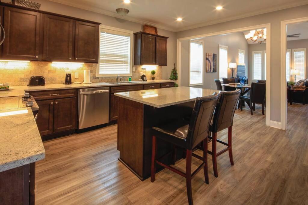 Luxury 2 Bedroom Townhouse #3 Лейк Чарльз Экстерьер фото