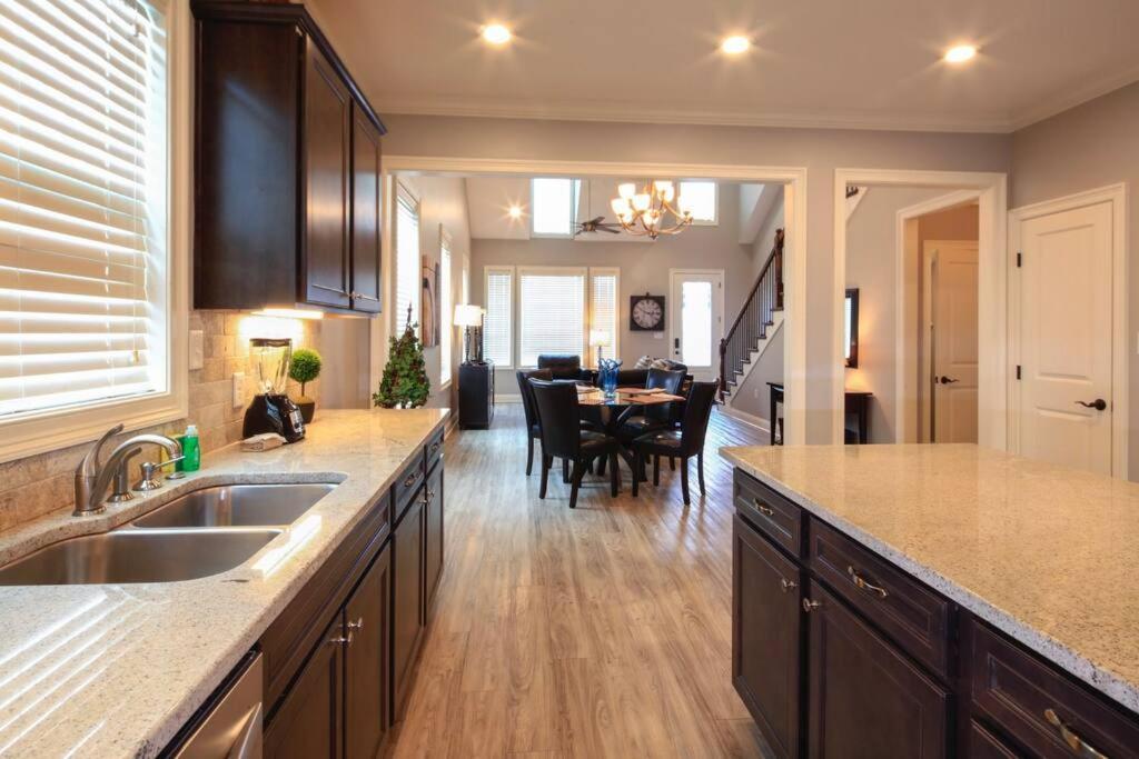 Luxury 2 Bedroom Townhouse #3 Лейк Чарльз Экстерьер фото